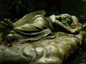 Highgate cemetery 3.jpg