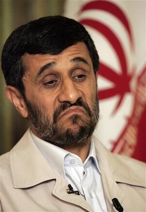 Ahmadinejad bored.jpg